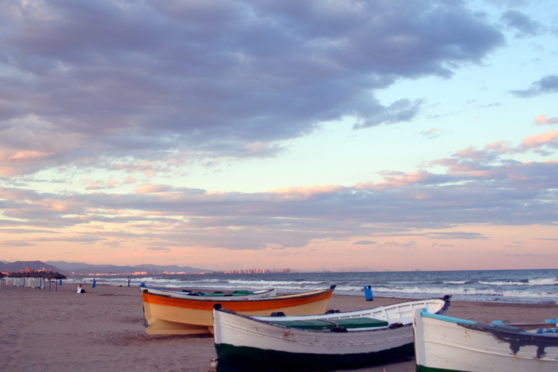Platja de les Arenes - Image 1