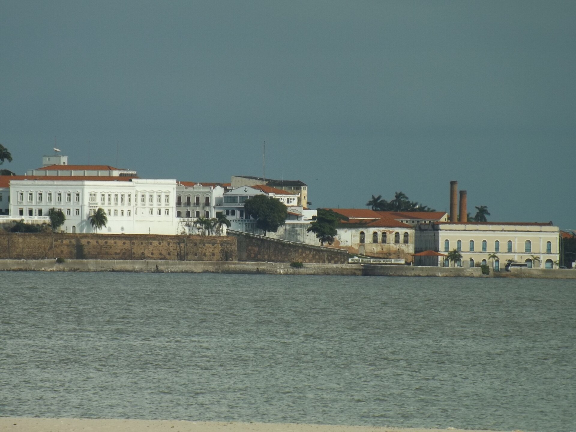 Praia da Ponta d'Areia - Image 1