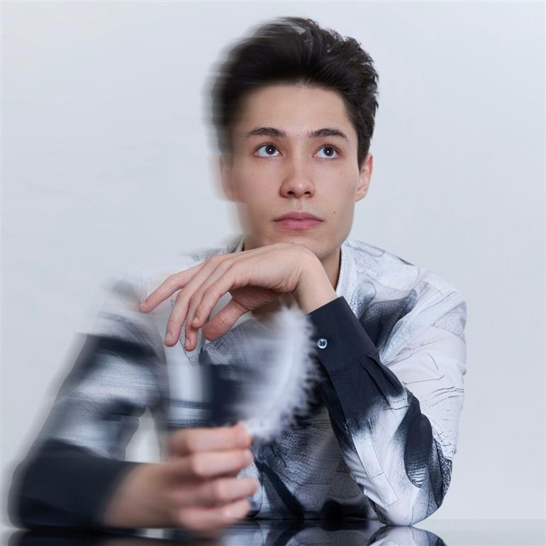 Angel Stanislav Wang, piano - Image 1