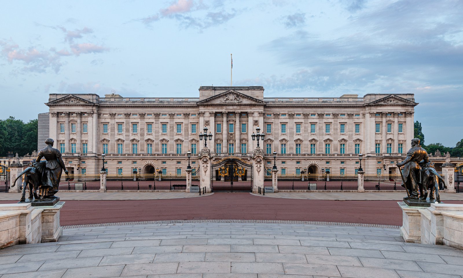 Buckingham Palace - Image 1