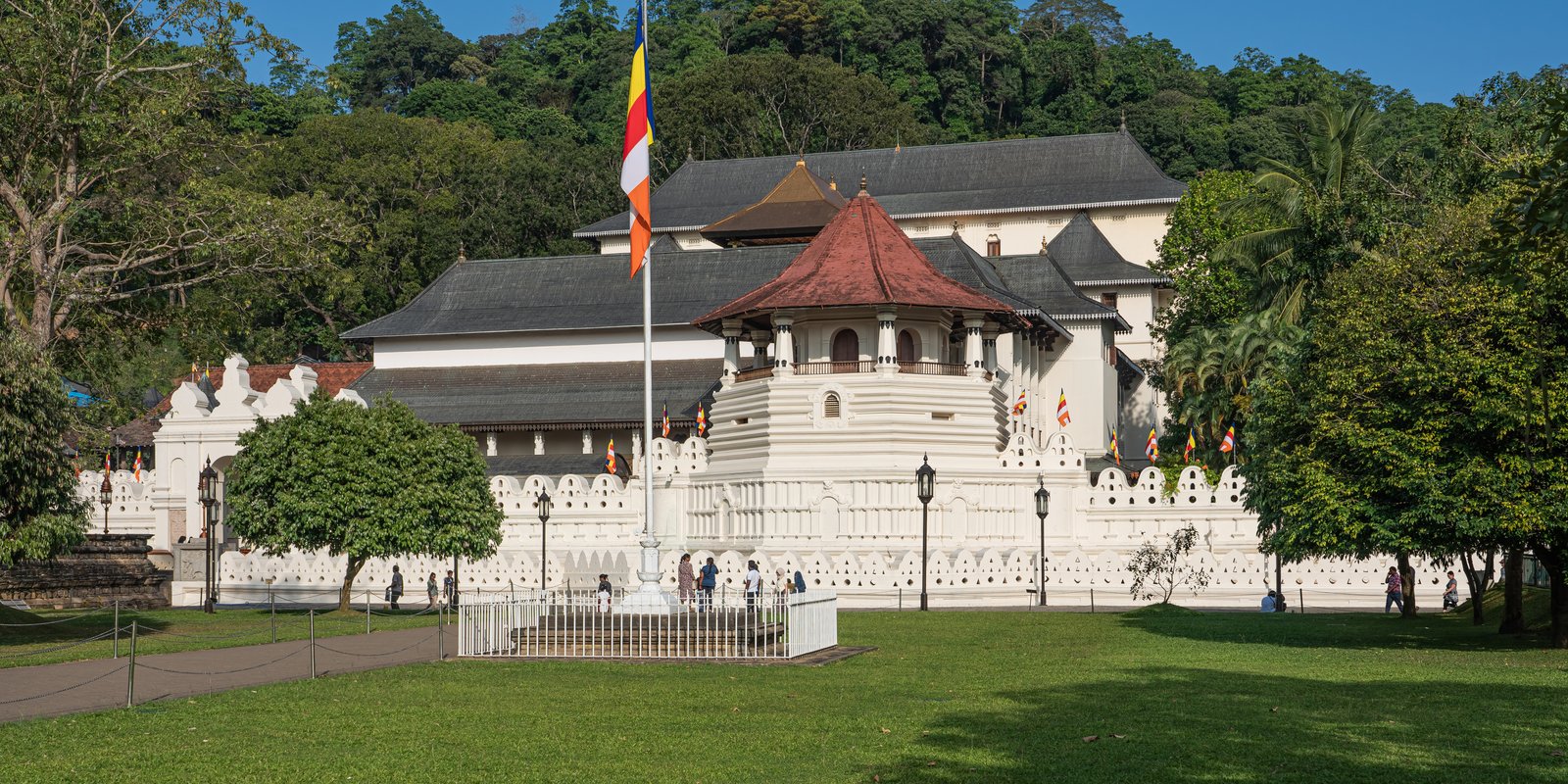 Temple of the Sacred Tooth Relic - Image 1