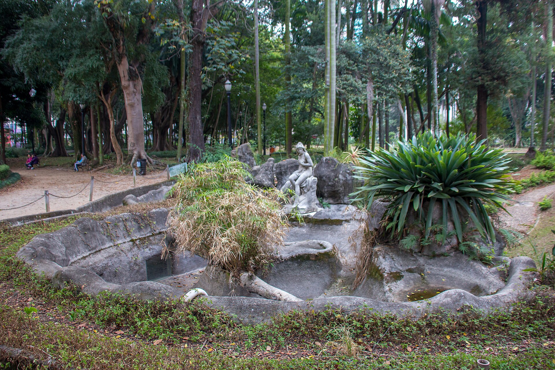 Underground aquarium at Jardim da Luz - Image 1